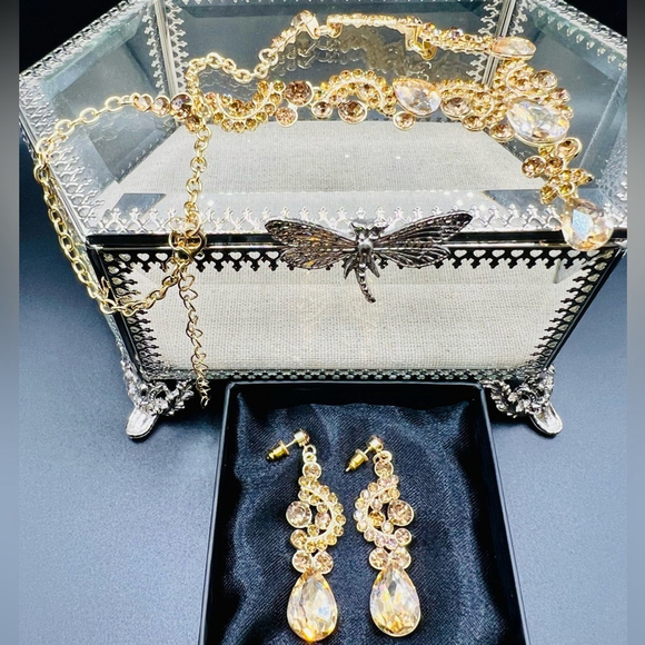 NIB Radiant Gold & Zircon Teardrop Necklace & Earring Jewelry Set - Picture 10 of 14